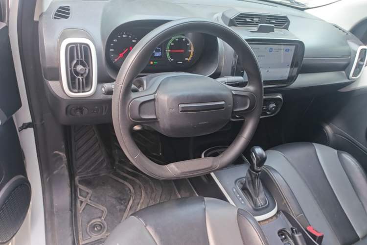 Used Roewe Clever 2022 311km QiQi BoBo Edition Center Console