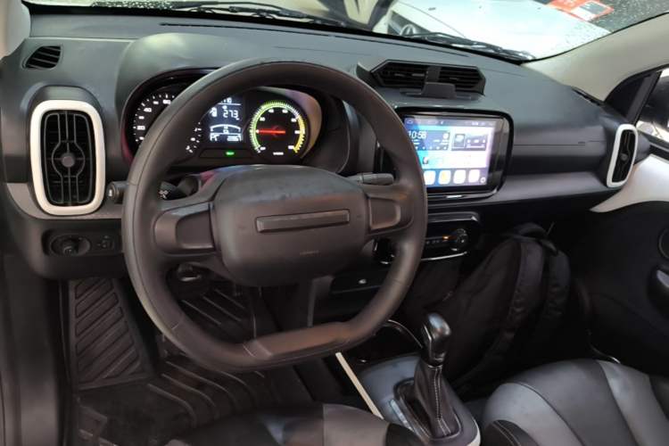 Used Roewe Clever 2022 311km QiQi BoBo Edition Center Console