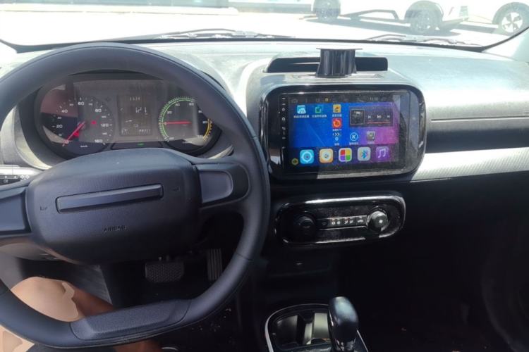 Used Roewe Clever 2022 311km QiQi BoBo Edition Center Console