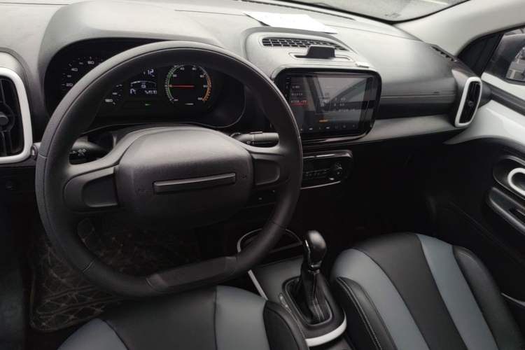 Used Roewe Clever 2022 311km QiQi BoBo Edition Center Console