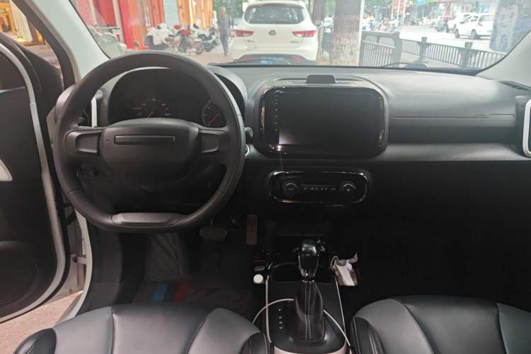 Used Roewe Clever 2022 311km QiQi BoBo Edition Center Console