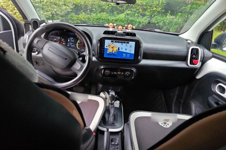 Used Roewe Clever 2022 311km QiQi BoBo Edition Center Console