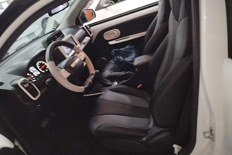Used Roewe Clever 2022 311km QiQi BoBo Edition Driver Seat