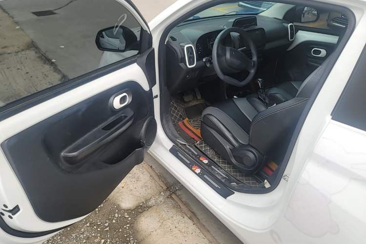 Used Roewe Clever 2022 311km QiQi BoBo Edition Driver Seat