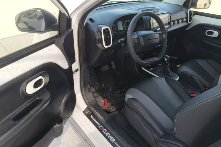 Used Roewe Clever 2022 311km QiQi BoBo Edition Driver Seat