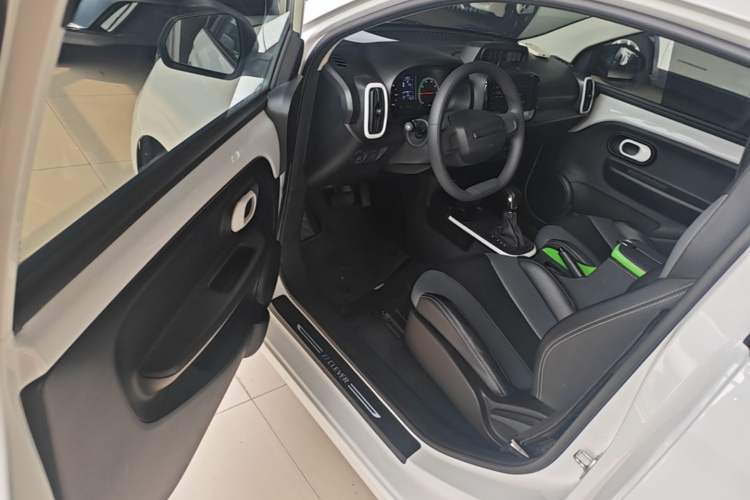 Used Roewe Clever 2022 311km QiQi BoBo Edition Driver Seat