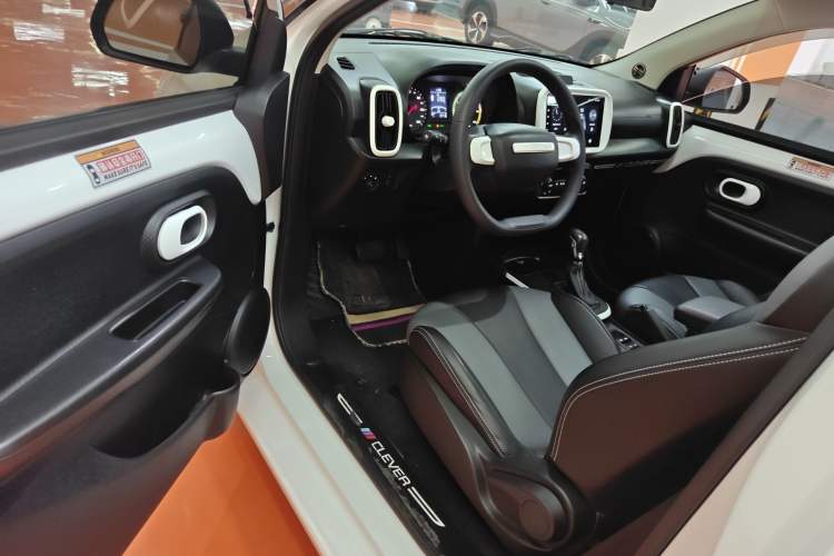 Used Roewe Clever 2022 311km QiQi BoBo Edition Driver Seat