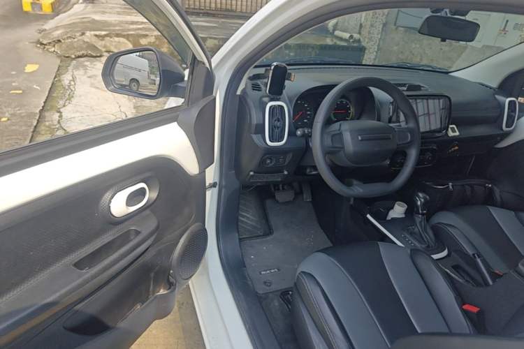 Used Roewe Clever 2022 311km QiQi BoBo Edition Driver Seat