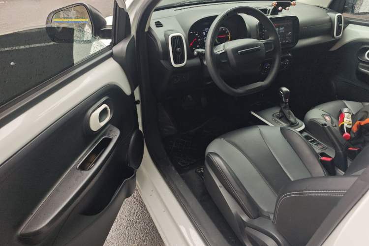 Used Roewe Clever 2022 311km QiQi BoBo Edition Driver Seat