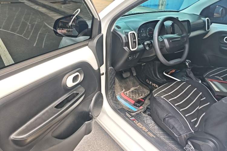 Used Roewe Clever 2022 311km QiQi BoBo Edition Driver Seat