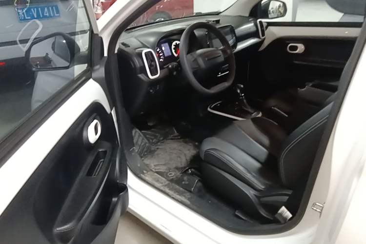 Used Roewe Clever 2022 311km QiQi BoBo Edition Driver Seat