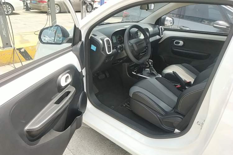 Used Roewe Clever 2022 311km QiQi BoBo Edition Driver Seat