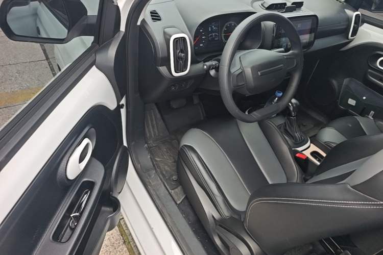 Used Roewe Clever 2022 311km QiQi BoBo Edition Driver Seat