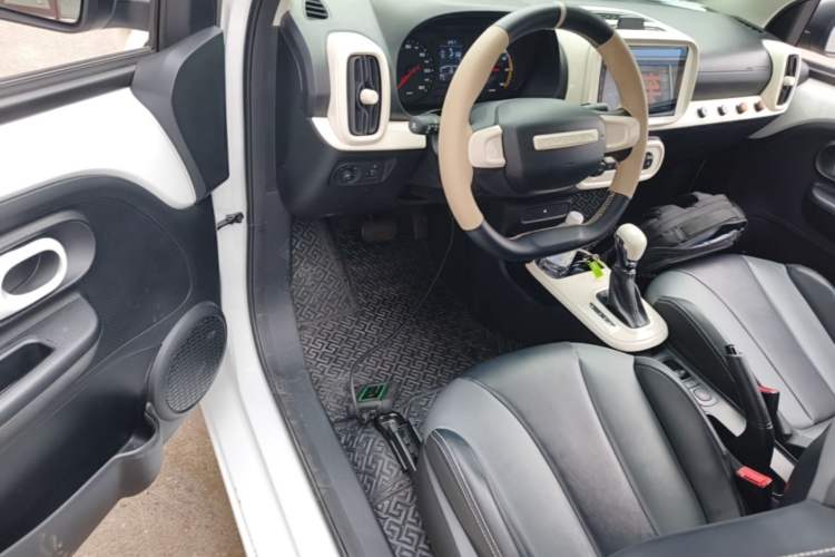 Used Roewe Clever 2022 311km QiQi BoBo Edition Driver Seat