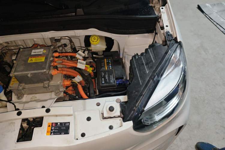 Used Roewe Clever 2022 311km QiQi BoBo Edition Engine Bay Left