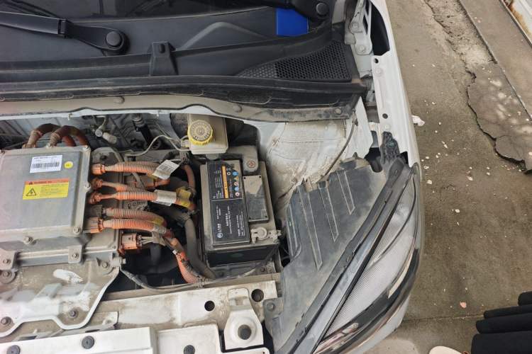 Used Roewe Clever 2022 311km QiQi BoBo Edition Engine Bay Left