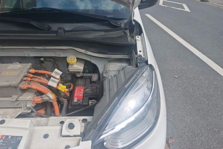 Used Roewe Clever 2022 311km QiQi BoBo Edition Engine Bay Left