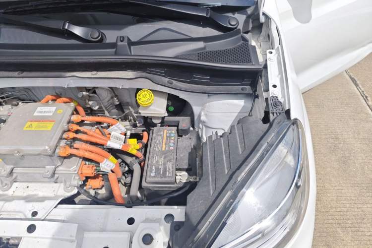 Used Roewe Clever 2022 311km QiQi BoBo Edition Engine Bay Left