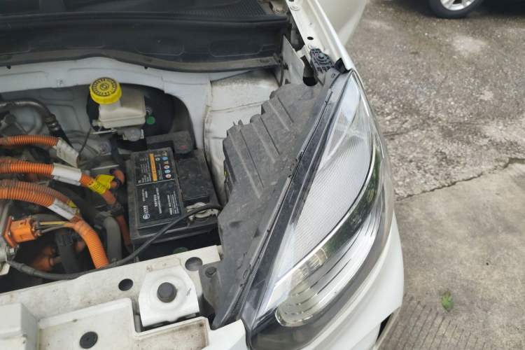 Used Roewe Clever 2022 311km QiQi BoBo Edition Engine Bay Left