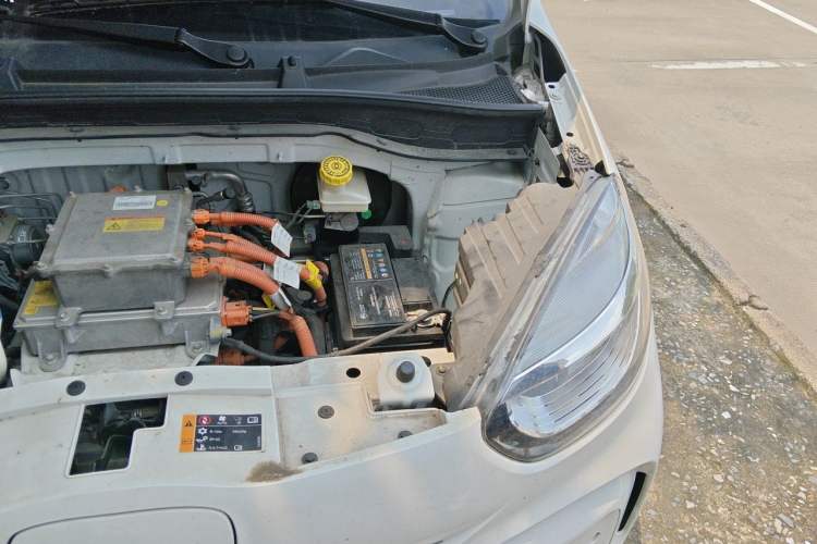 Used Roewe Clever 2022 311km QiQi BoBo Edition Engine Bay Left