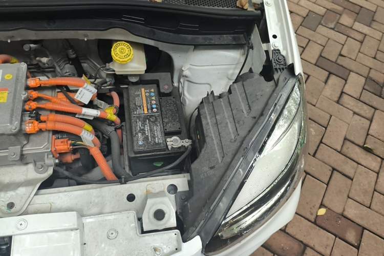 Used Roewe Clever 2022 311km QiQi BoBo Edition Engine Bay Left