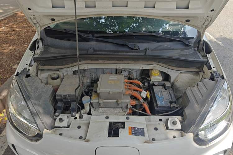 Used Roewe Clever 2022 311km QiQi BoBo Edition Engine Bay