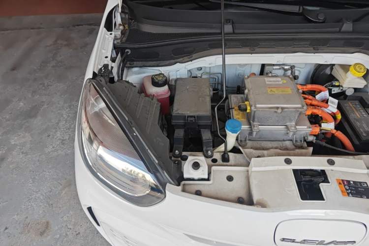 Used Roewe Clever 2022 311km QiQi BoBo Edition Engine Bay Right