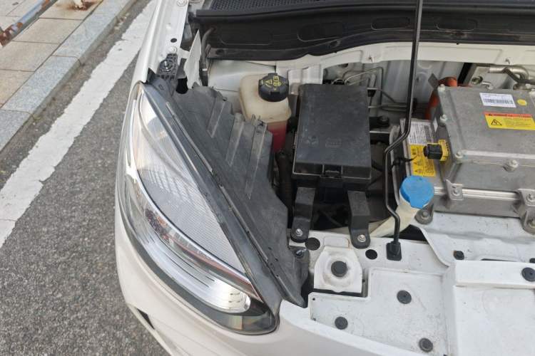 Used Roewe Clever 2022 311km QiQi BoBo Edition Engine Bay Right