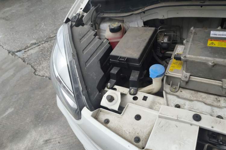 Used Roewe Clever 2022 311km QiQi BoBo Edition Engine Bay Right