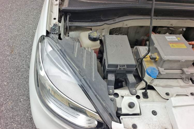 Used Roewe Clever 2022 311km QiQi BoBo Edition Engine Bay Right