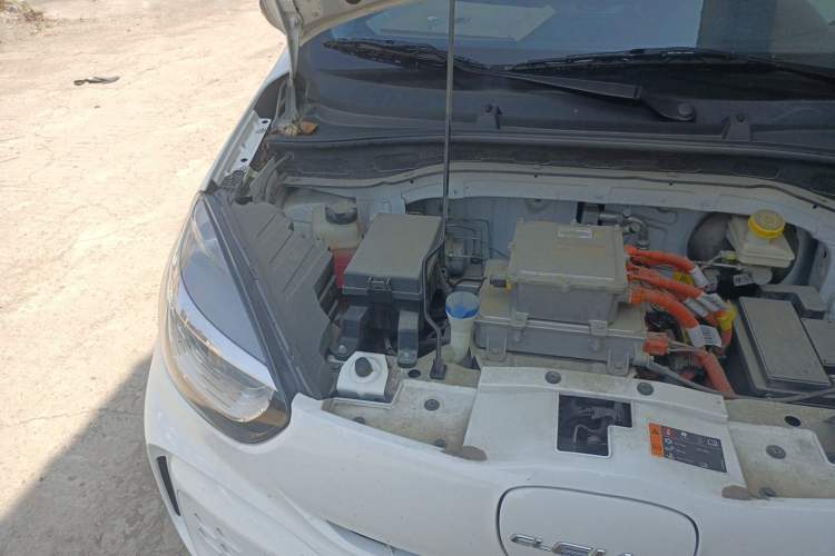Used Roewe Clever 2022 311km QiQi BoBo Edition Engine Bay Right
