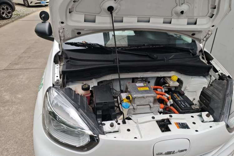 Used Roewe Clever 2022 311km QiQi BoBo Edition Engine Bay Right