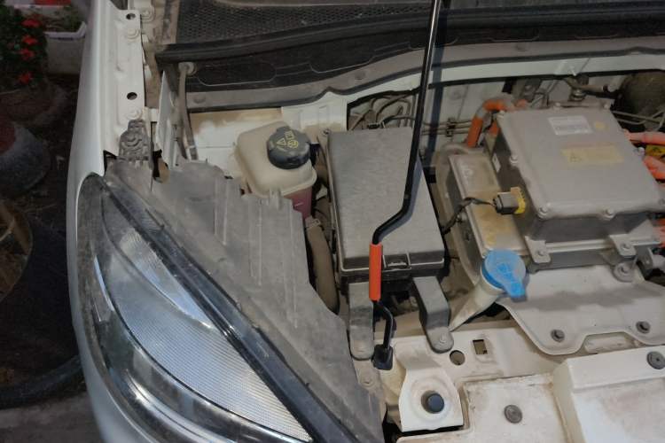 Used Roewe Clever 2022 311km QiQi BoBo Edition Engine Bay Right