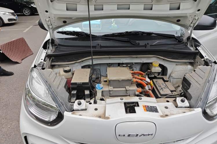 Used Roewe Clever 2022 311km QiQi BoBo Edition Engine Bay Right