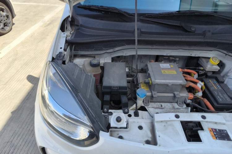 Used Roewe Clever 2022 311km QiQi BoBo Edition Engine Bay Right