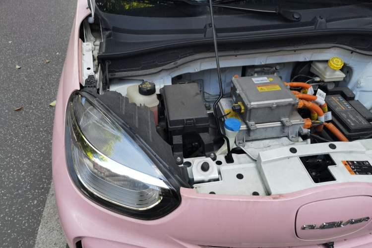 Used Roewe Clever 2022 311km QiQi BoBo Edition Engine Bay Right