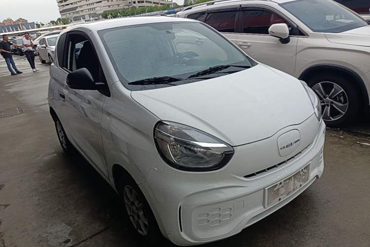 Used Roewe Clever 2022 311km QiQi BoBo Edition Front Right 45 Deg