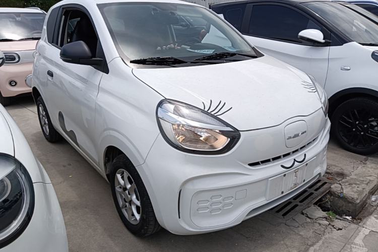 Used Roewe Clever 2022 311km QiQi BoBo Edition Front Right 45 Deg