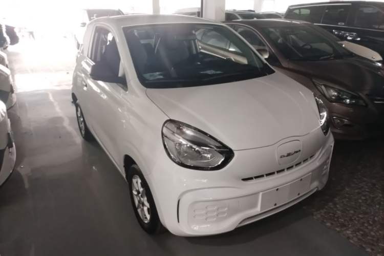 Used Roewe Clever 2022 311km QiQi BoBo Edition Front Right 45 Deg