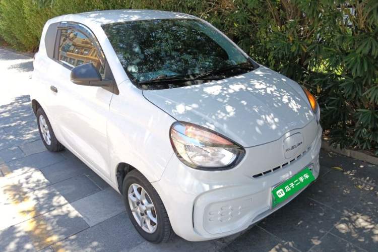 Used Roewe Clever 2022 311km QiQi BoBo Edition Front Right 45 Deg