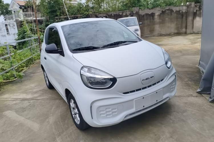 Used Roewe Clever 2022 311km QiQi BoBo Edition Front Right 45 Deg