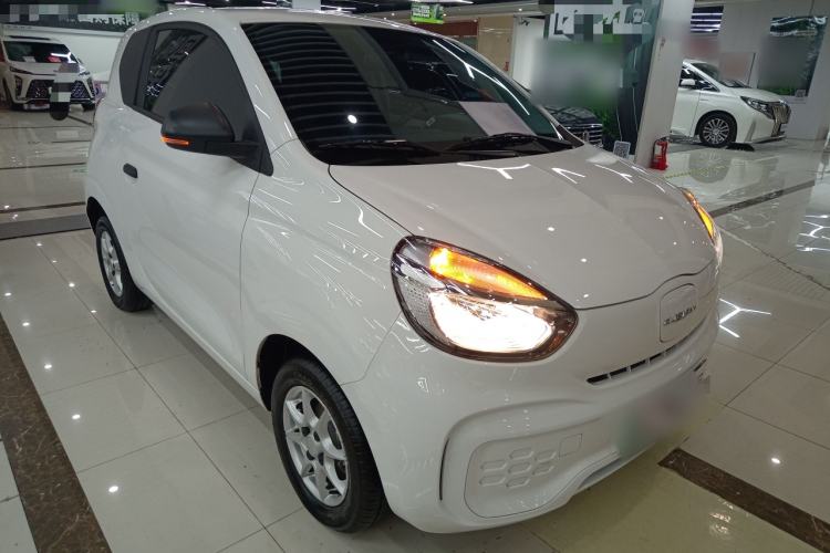 Used Roewe Clever 2022 311km QiQi BoBo Edition Front Right 45 Deg