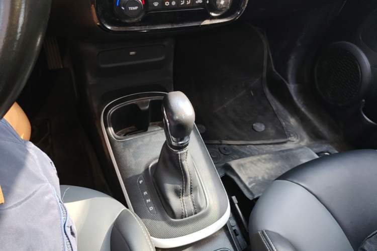 Used Roewe Clever 2022 311km QiQi BoBo Edition Gear Lever