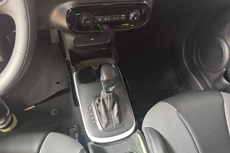 Used Roewe Clever 2022 311km QiQi BoBo Edition Gear Lever