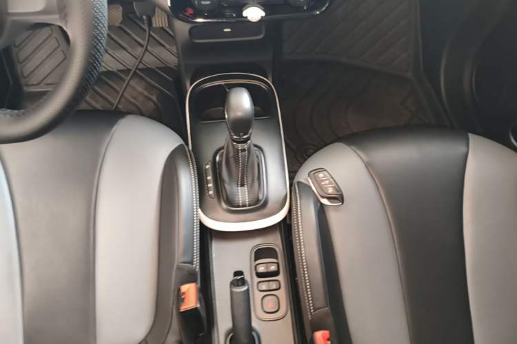 Used Roewe Clever 2022 311km QiQi BoBo Edition Gear Lever