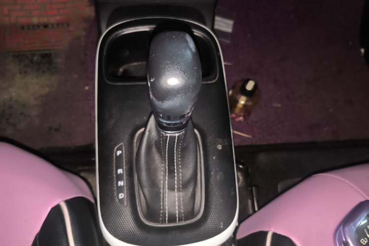 Used Roewe Clever 2022 311km QiQi BoBo Edition Gear Lever