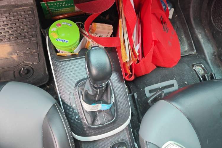 Used Roewe Clever 2022 311km QiQi BoBo Edition Gear Lever