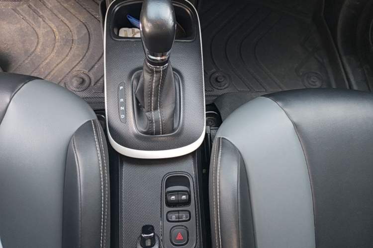Used Roewe Clever 2022 311km QiQi BoBo Edition Gear Lever