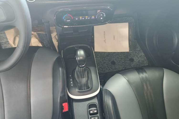 Used Roewe Clever 2022 311km QiQi BoBo Edition Gear Lever