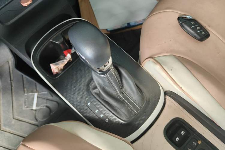 Used Roewe Clever 2022 311km QiQi BoBo Edition Gear Lever